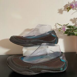 Hush puppies Women's Brown and Teal Flats